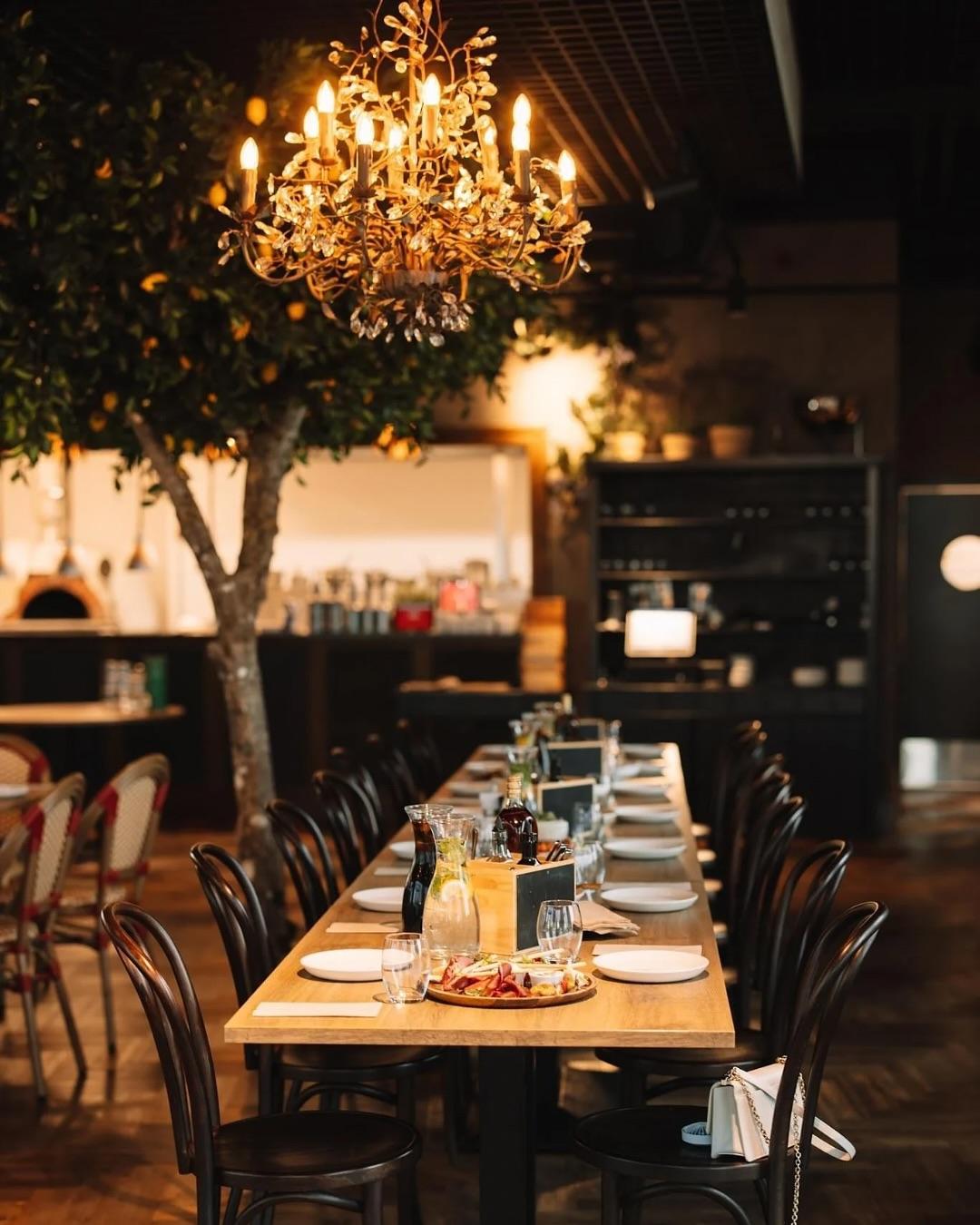 Kaunilt kaetud laud Ragazzi-s